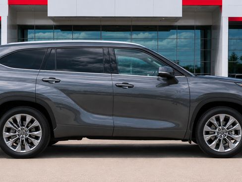 Used 2022 Toyota Highlander Limited AWD/4WD image 10