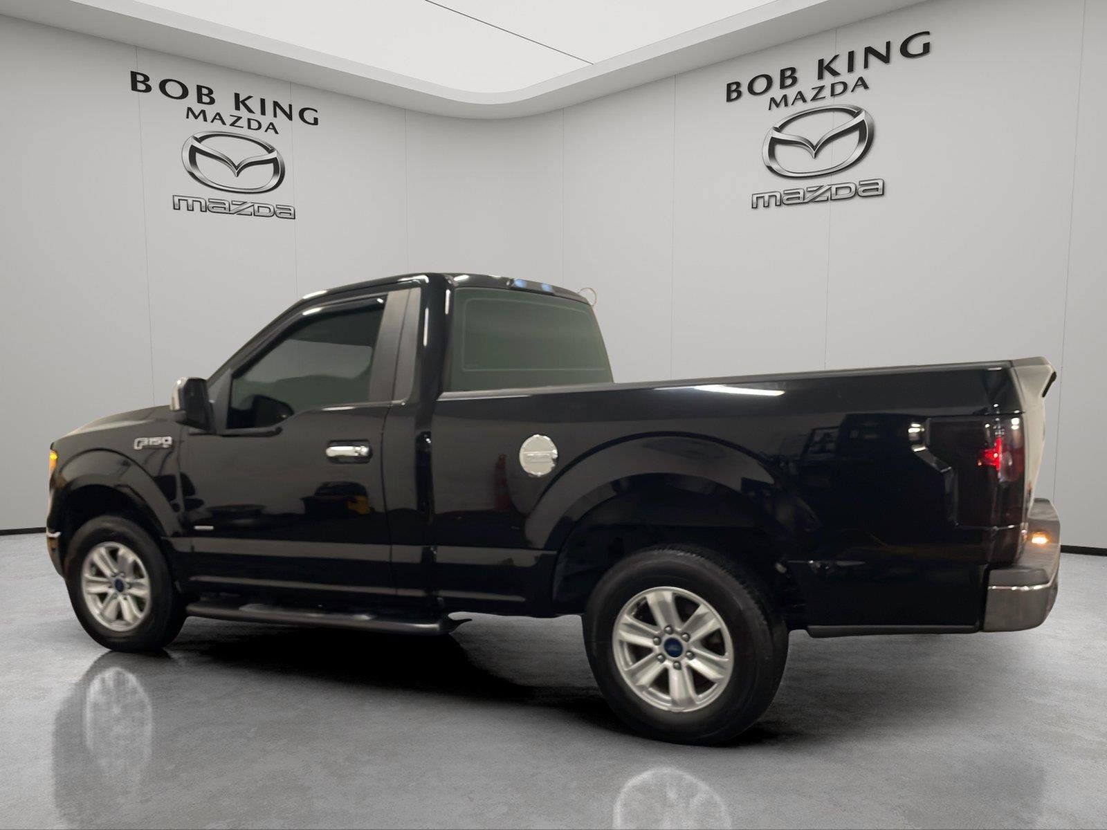 Used 2017 Ford F150 XL w/ Equipment Group 101A Mid RWD image 3