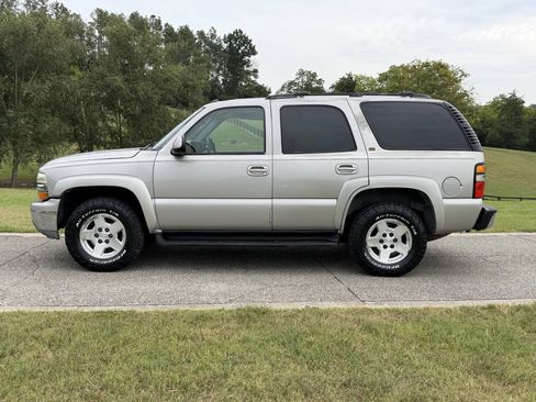 Used 2005 Chevrolet Tahoe LT w/ LT Preferred Equipment Group AWD/4WD image 3