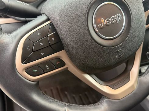 Used 2018 Jeep Cherokee Limited image 14