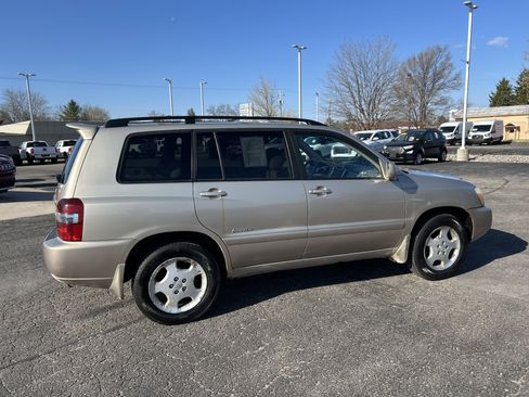Used 2006 Toyota Highlander 4WD V6 w/ 3rd Row image 4