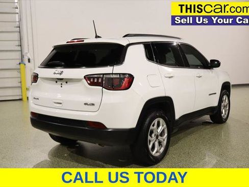 Used 2025 Jeep Compass Latitude AWD/4WD image 8
