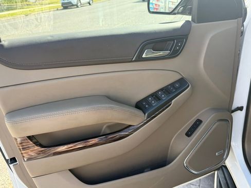 Used 2020 GMC Yukon XL SLT w/ Premium Edition image 10