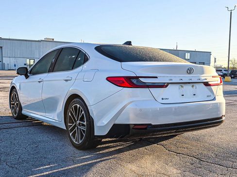 Used 2025 Toyota Camry XLE w/ Premium Plus Package image 4