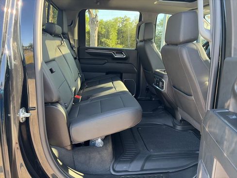Used 2025 Chevrolet Silverado 3500 LTZ w/ LTZ Convenience Package AWD/4WD image 13