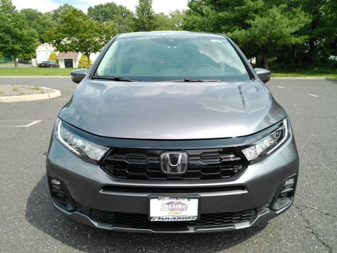 Used 2025 Honda Odyssey Touring image 3