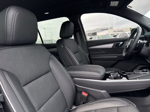 Used 2026 Buick Enclave Preferred w/ Power Package AWD/4WD image 18