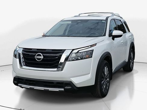 Used 2025 Nissan Pathfinder SL w/ SL Premium Package FWD image 10