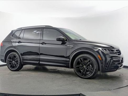 Used 2022 Volkswagen Tiguan SE R-Line FWD image 11