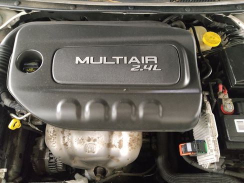 Used 2016 Chrysler 200 Limited image 30