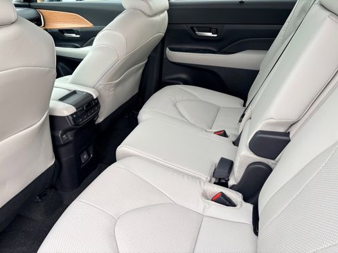 New 2026 Toyota Grand Highlander Limited image 18
