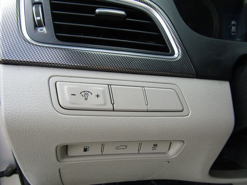 Used 2016 Hyundai Sonata Sport w/ Option Group 1V image 21