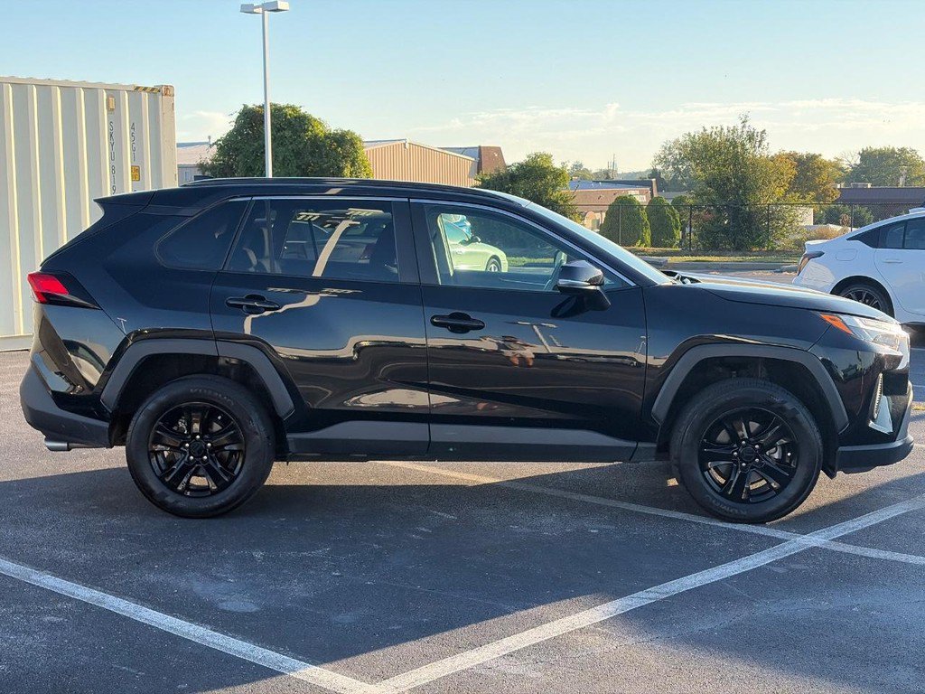Used 2023 Toyota RAV4 XLE AWD/4WD image 2