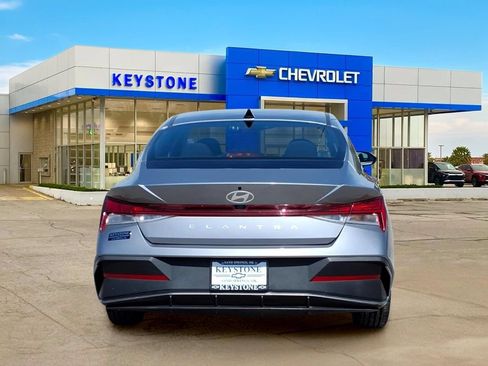 Used 2025 Hyundai Elantra SEL FWD image 6