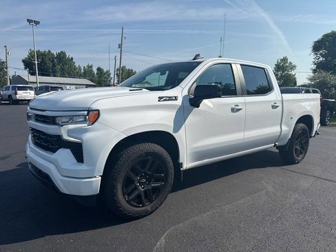 Used 2023 Chevrolet Silverado 1500 RST w/ Z71 Off-Road Package AWD/4WD image 3