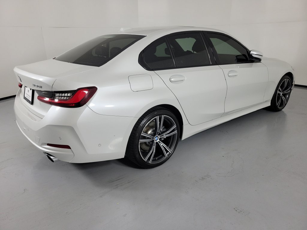 Used 2023 BMW 330i Sedan w/ Parking Assistance Package RWD image 4