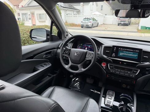 Used 2020 Honda Pilot Touring image 24