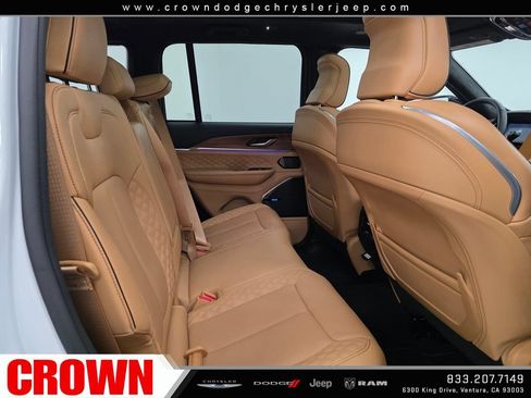 Certified 2024 Jeep Grand Cherokee Summit AWD/4WD image 11