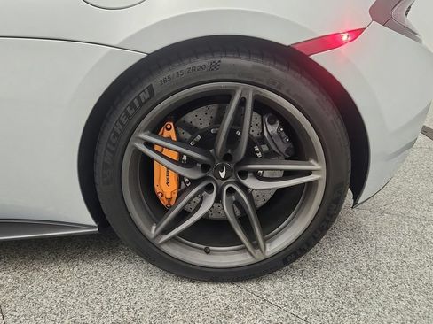 Used 2019 McLaren 570S Spider RWD image 18