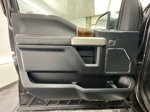 Used 2019 Ford F150 Lariat w/ Equipment Group 502A Luxury AWD/4WD image 12