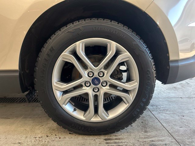 Used 2017 Ford Edge Titanium w/ Equipment Group 301A AWD/4WD image 9