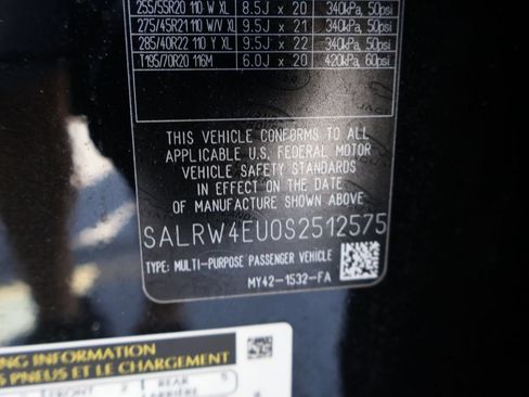 Used 2025 Land Rover Discovery Metropolitan Edition AWD/4WD image 40