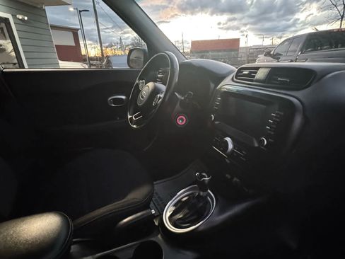 Used 2018 Kia Soul + image 30