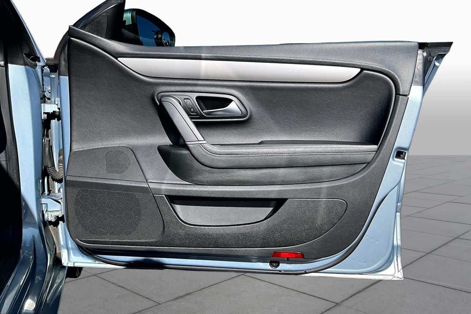 Used 2009 Volkswagen CC Sport FWD image 18