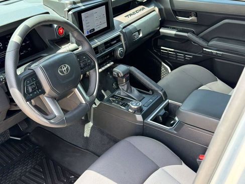 Used 2024 Toyota Tacoma TRD Off-Road AWD/4WD image 4