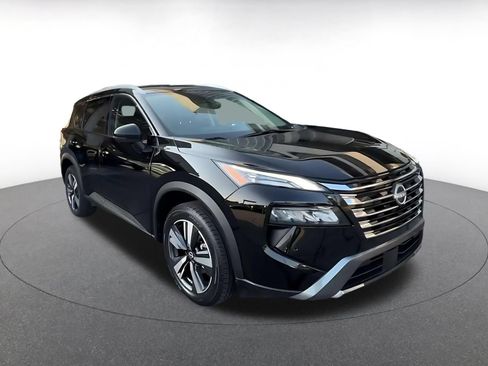 Used 2026 Nissan Rogue SL FWD image 3