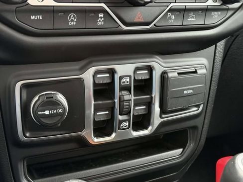 Used 2023 Jeep Gladiator Overland image 25