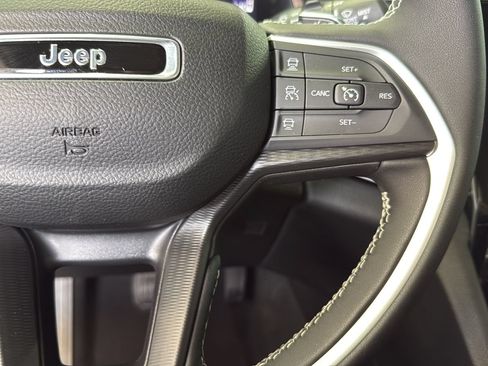 Used 2024 Jeep Grand Cherokee Altitude RWD image 15