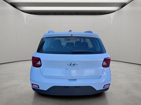 Used 2025 Hyundai Venue SEL image 4