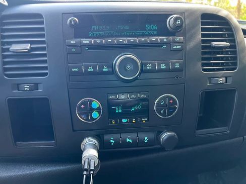 Used 2014 Chevrolet Silverado 2500 LT w/ Interior Plus Package image 17