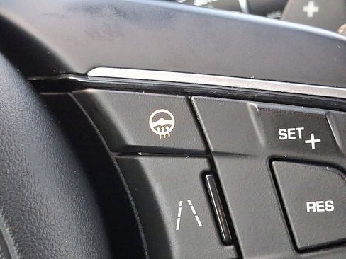 Used 2020 Jaguar F-PACE Premium image 26