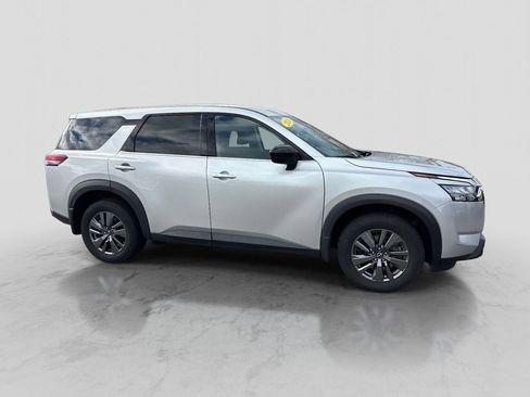 Used 2024 Nissan Pathfinder S AWD/4WD image 6