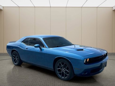 Used 2021 Dodge Challenger SXT w/ Driver Convenience Group RWD image 2