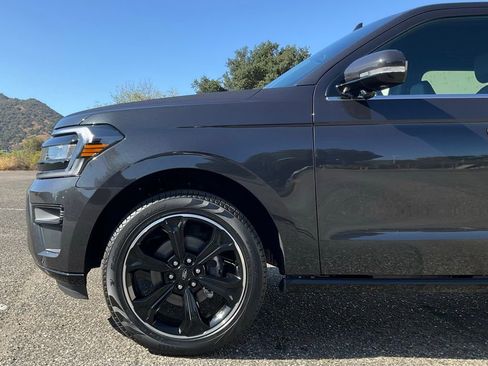 Certified 2024 Ford Expedition Limited image 10