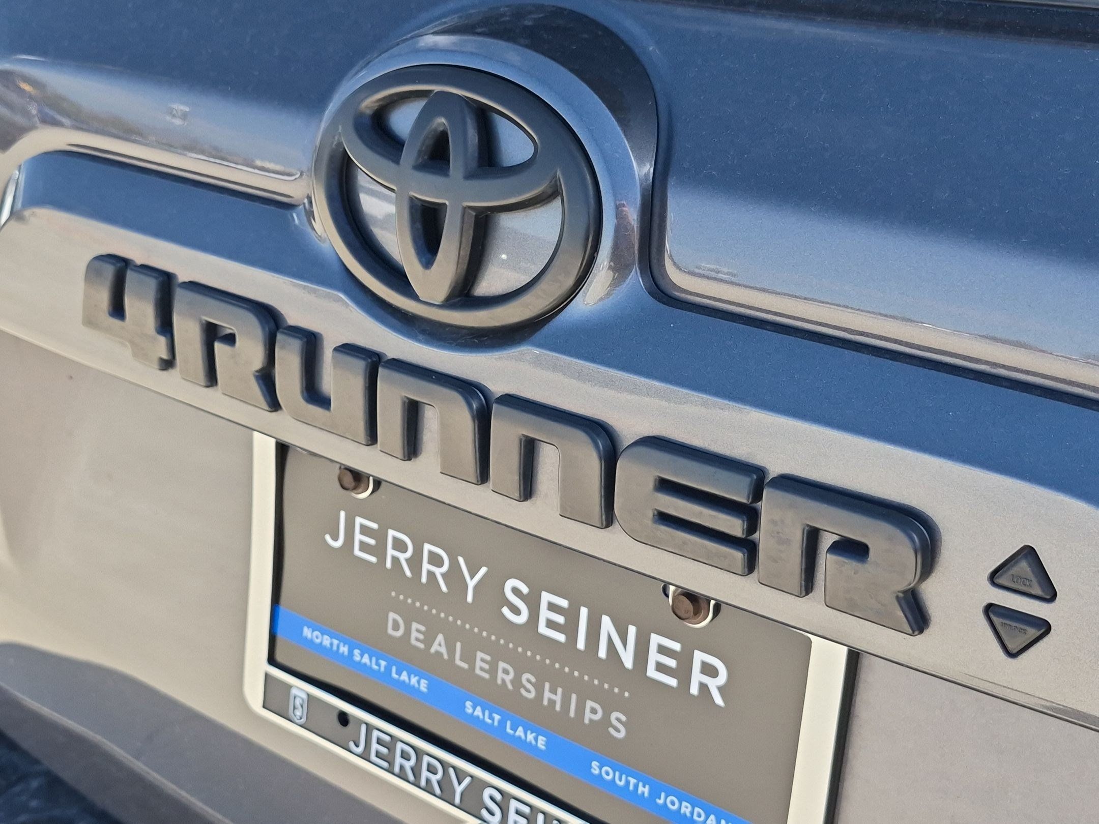 Used 2022 Toyota 4Runner SR5 AWD/4WD image 14