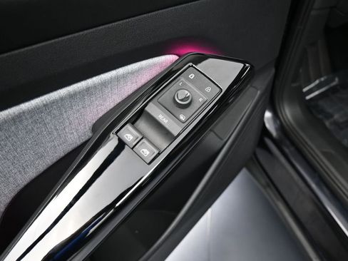 Used 2023 Volkswagen ID.4 Pro image 13