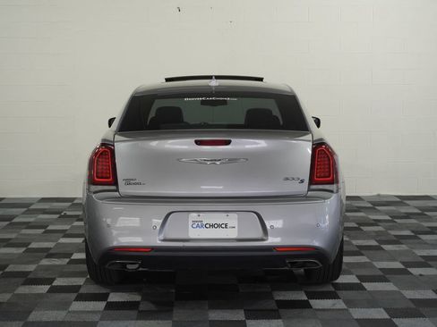 Used 2017 Chrysler 300 S w/ 300S Premium Group AWD/4WD image 4