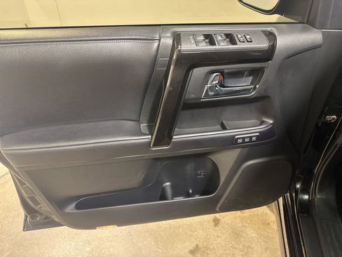 Used 2019 Toyota 4Runner Limited AWD/4WD image 17