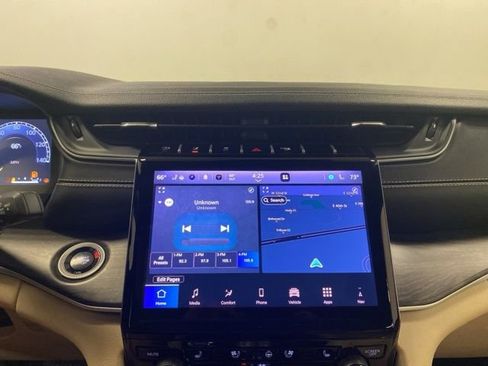 Used 2024 Jeep Grand Cherokee Limited w/ Luxury Tech Group II AWD/4WD image 11