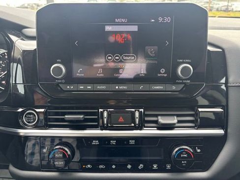 Used 2023 Nissan Pathfinder SV w/ SV Premium Package image 29