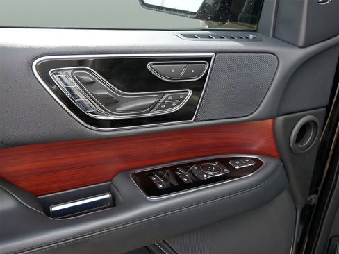 Used 2022 Lincoln Navigator L Reserve image 17