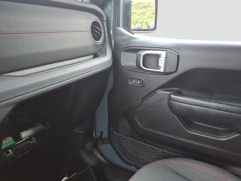 Used 2025 Jeep Wrangler Unlimited Rubicon AWD/4WD image 21