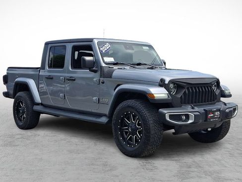 Used 2020 Jeep Gladiator Overland w/ Dual Top Group AWD/4WD image 3