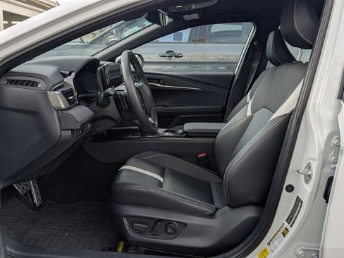 Used 2025 Toyota Camry SE image 5