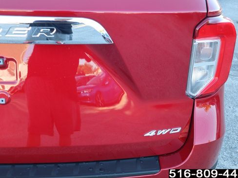 Used 2024 Ford Explorer XLT image 35