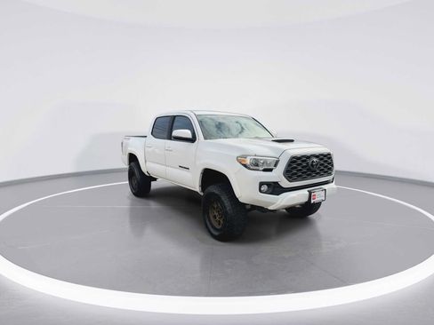 Certified 2020 Toyota Tacoma TRD Sport w/ Technology Package AWD/4WD image 2